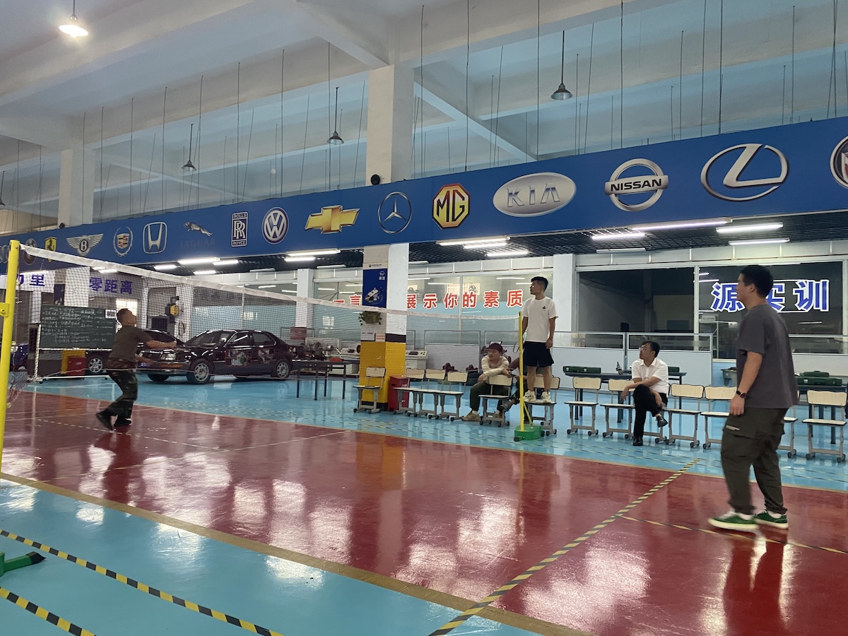 羽乐共享：我校首届教职工羽毛球赛圆满落幕