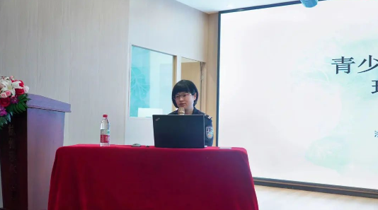 杭现开展学生心理教育座谈会